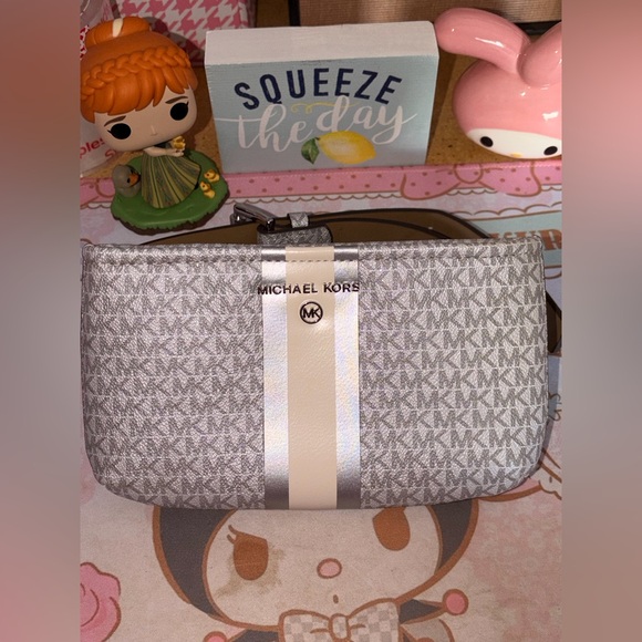 Michael Kors Silver Monogram Belt Bag 🩶 - Picture 3 of 7